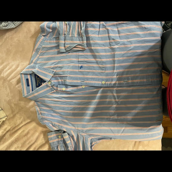 Abercrombie & Fitch - Picture 2 of 4